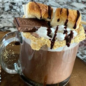 Aurora Zetanova - Owner